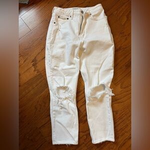 White distressed jeans size 25